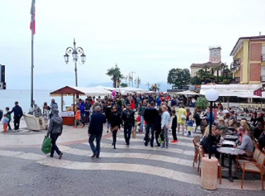 Mercatino Il Villaggio di Pasqua a Lazise VR
